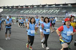 BIB: 101, 510, 522, 533
                            <button type="button" onclick="openModal(10466146)" class="btn btn-primary btn-sm float-right btn-popup" data-toggle="modal" data-target=".modal-high-quality">
                        <i class="fas fa-shopping-cart"></i> Add to Cart
                    </button>
                                            <button type="button" onclick="isThisMe(10466146, true)" class="btn btn-success btn-sm float-right btn-popup btn-isme hidden" data-toggle="tooltip" data-placement="bottom" title="นี่คือรูปของคุณใช่ไหม คลิกที่นี่เพื่อเอาเข้าอัลบั้ม">
                        <i class="fas fa-plus"></i> Add to album
                    </button>
                    <button type="button" onclick="isThisMe(10466146, false)" class="btn btn-warning btn-sm float-right btn-popup btn-isnotme hidden">
                        <i class="fas fa-ban"></i> Remove from album
                    </button>